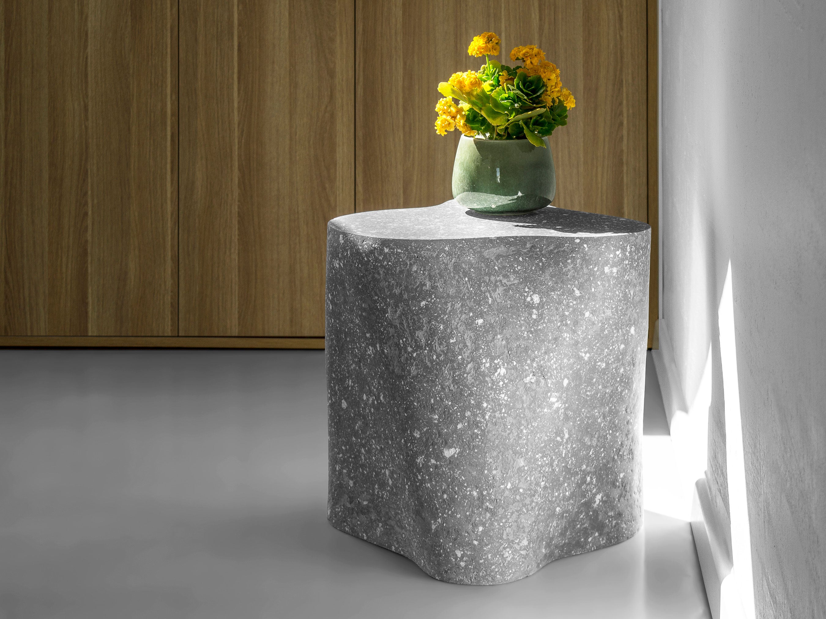 Rankų darbo kavos staliukas „STONE“