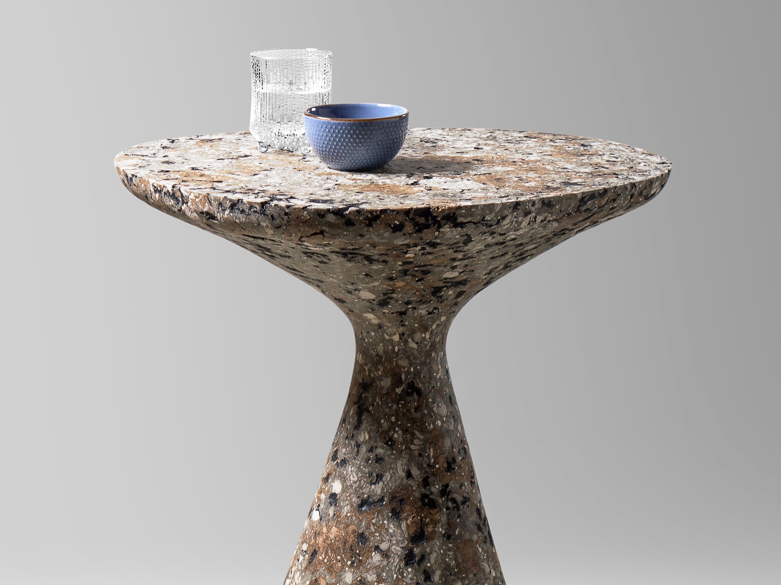 Rankų darbo šoninis staliukas „MOTTLED“ margas